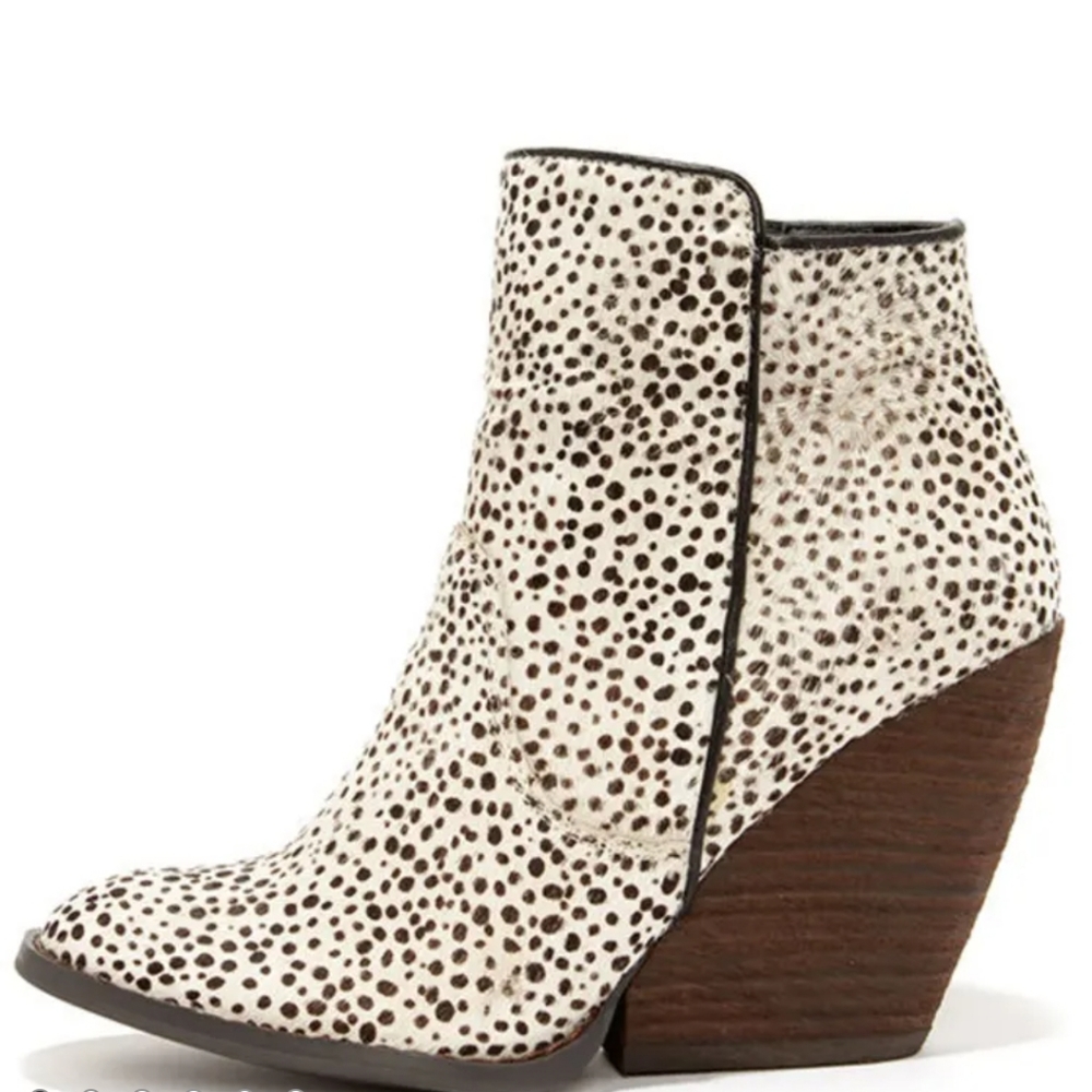 Very Volatile Feverdream Chocolate Chip Pony Hair Booties Size 8.5